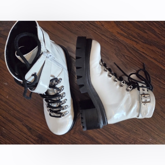 Jeffrey Campbell Czech Combat Boots 7.5M White Black Buckle Lug Sole Platform - Picture 5 of 9